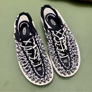 KEEN UNEEK SANDALS